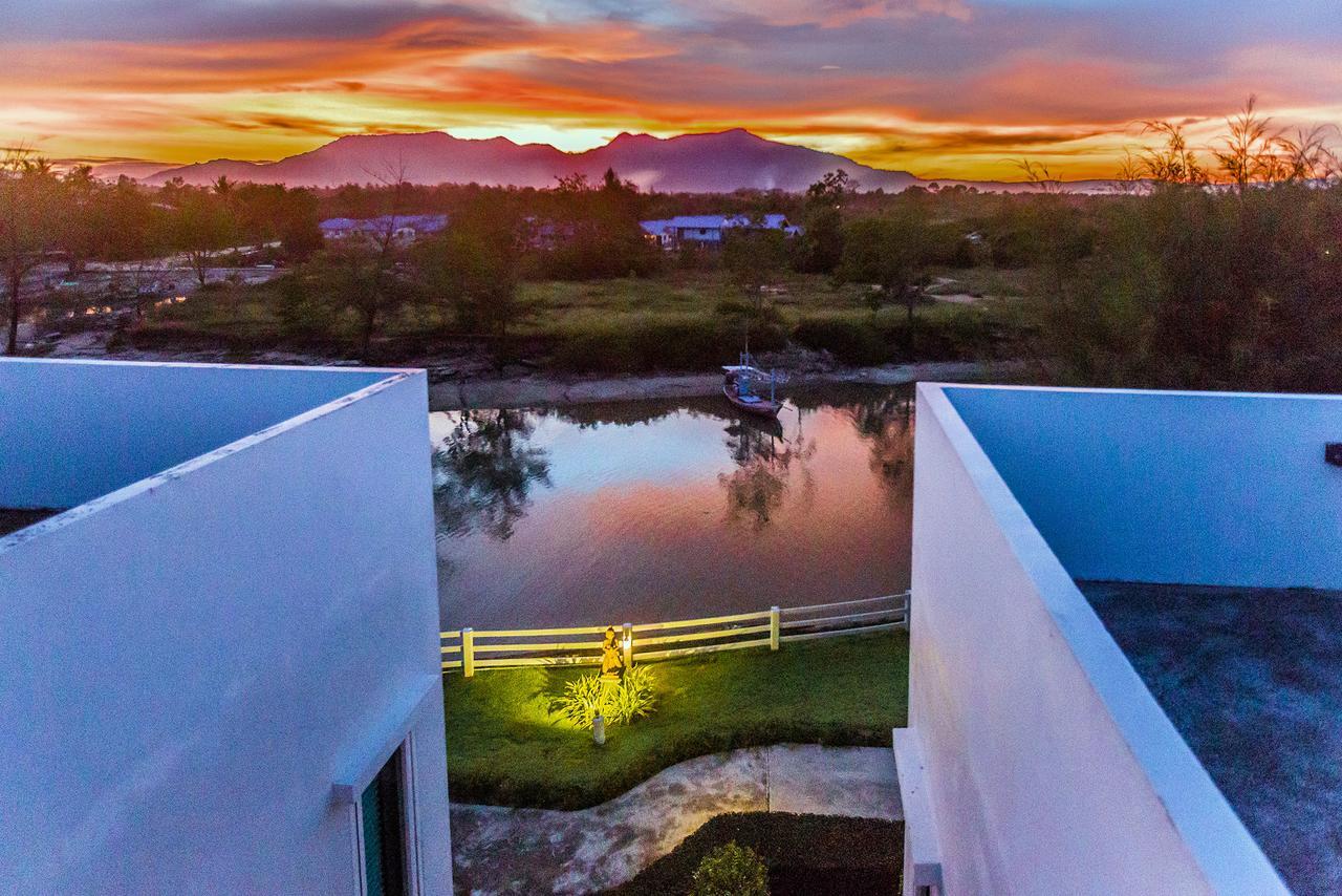 Absolute Beachfront Villa Ban Huai Yang Exterior photo